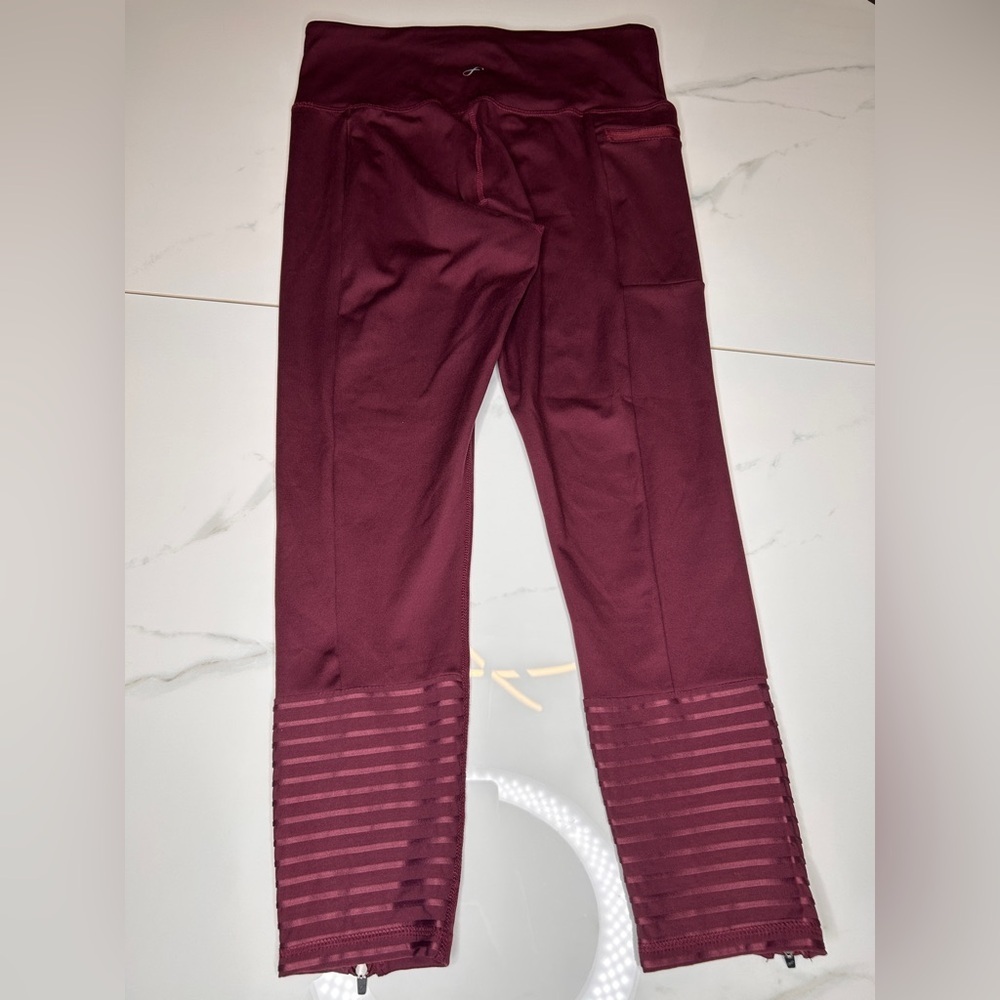 Freely Women’s Leggings, Burgundy /Wine, Large, 7/8 length, Excellent Condition - Picture 12 of 15
